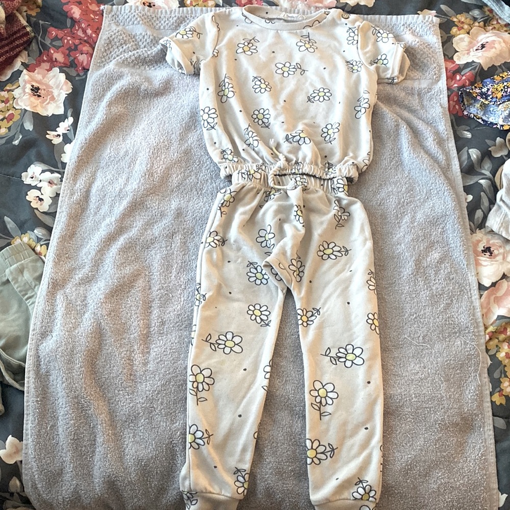 3T Jessica Simpson -Girls Two PC - Gently Used.
